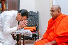 Sadu-with-Pres